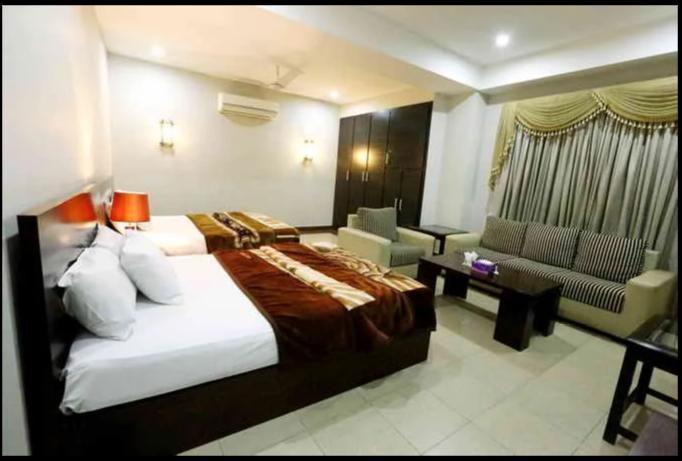 Hotel Multan Continental Εξωτερικό φωτογραφία