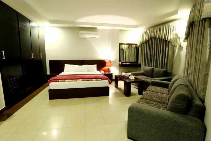 Hotel Multan Continental Εξωτερικό φωτογραφία