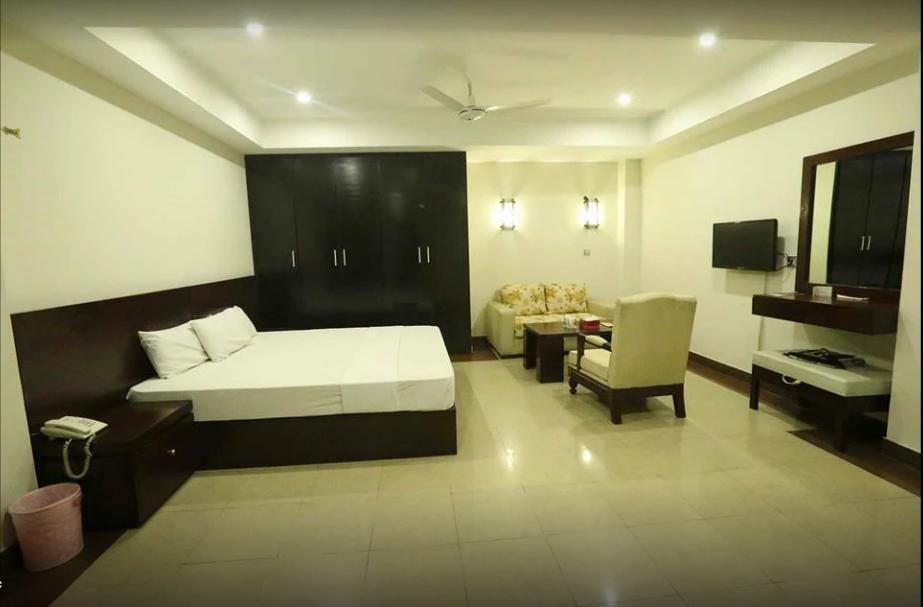 Hotel Multan Continental Εξωτερικό φωτογραφία